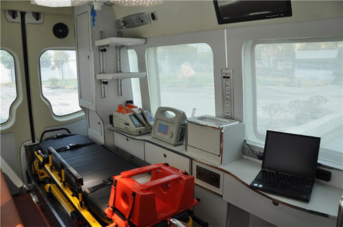 花都区救护车内部